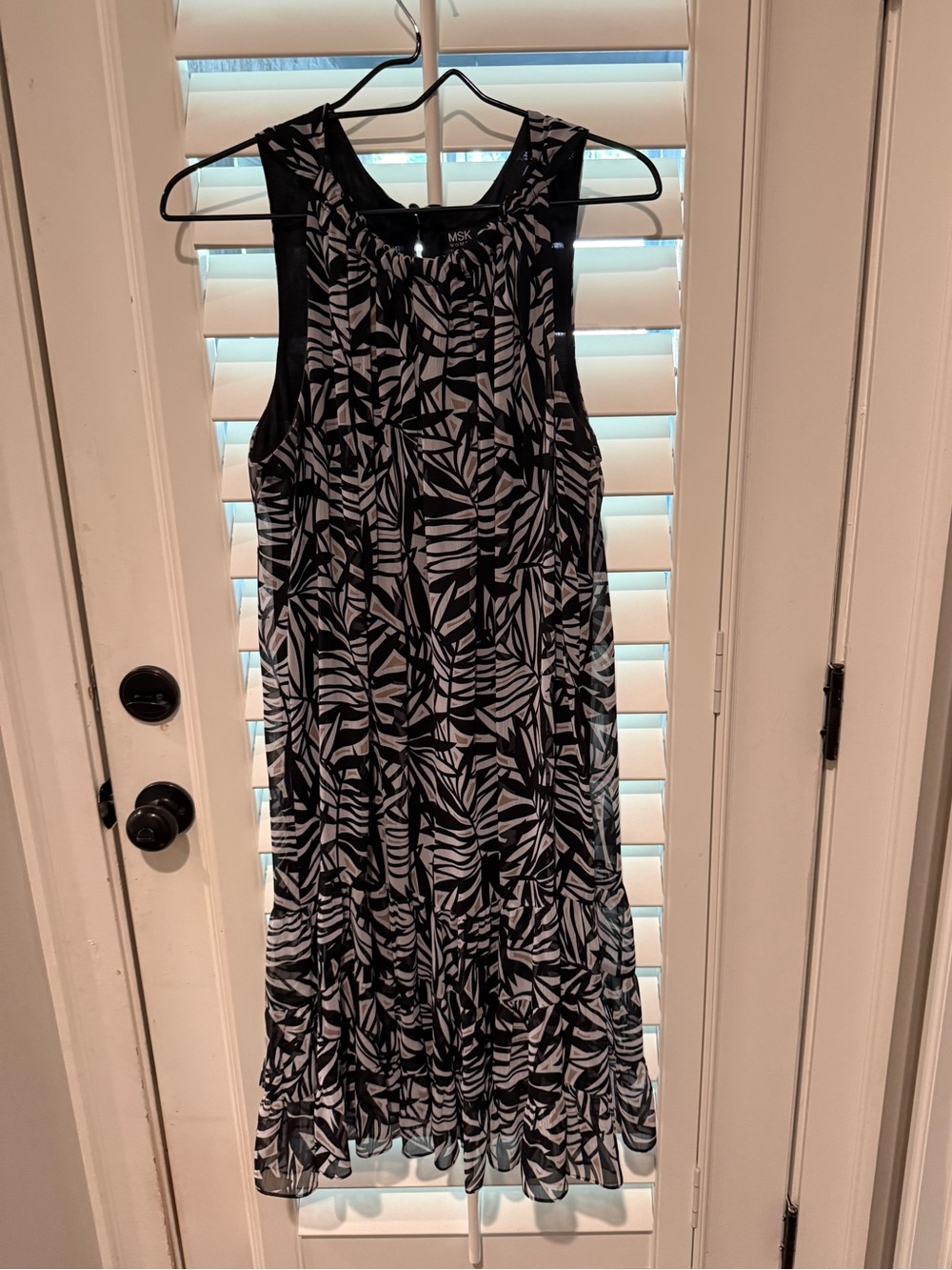 Size 16 W perfect transitional fall dress with black, white and tan design MSK
